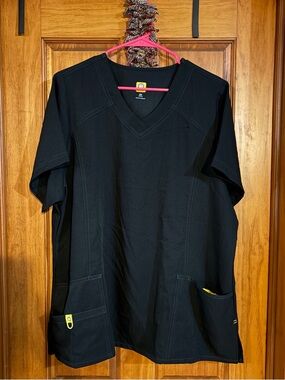 WonderWink Women's Black V-Neck Short Sleeve Scrub Top
